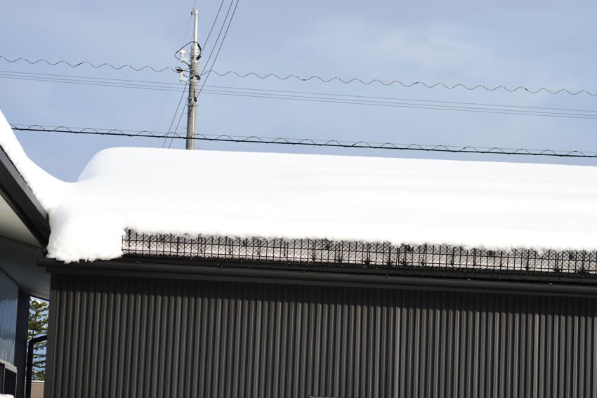 鋼板に取付け（降雪後）／スーパーデルタ